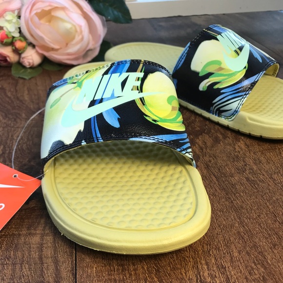NWT Nike Benassi JDI Print Yellow Flowers WMNS - Picture 8 of 8